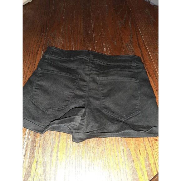 Junior Jr Size 3 Tinsiltown Black Stretch Form Fitting Shorts Pockets Cuffed Hem - Picture 2 of 2